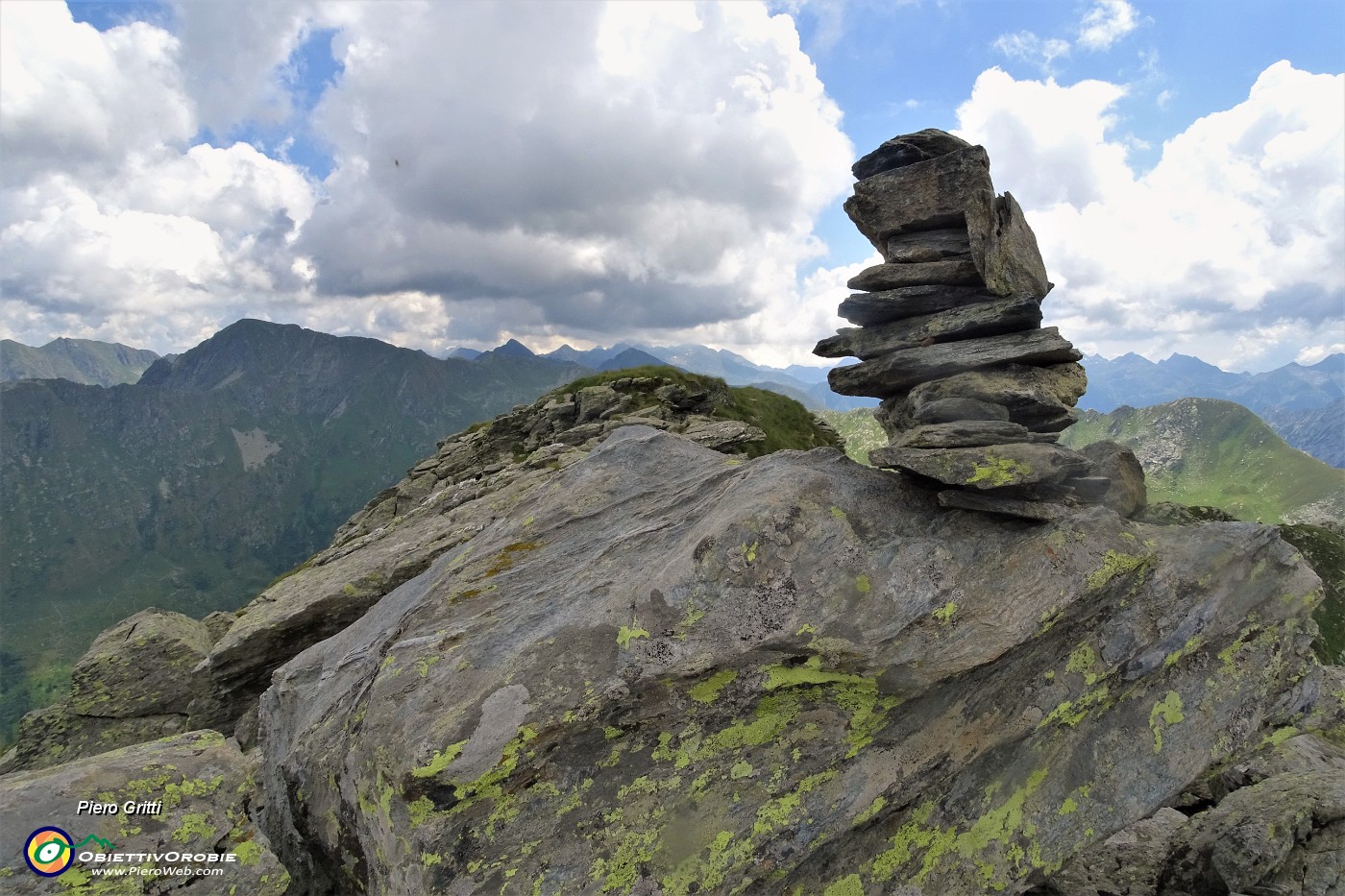 63 All'omino di vetta del Monte Tartano (2292 m).JPG